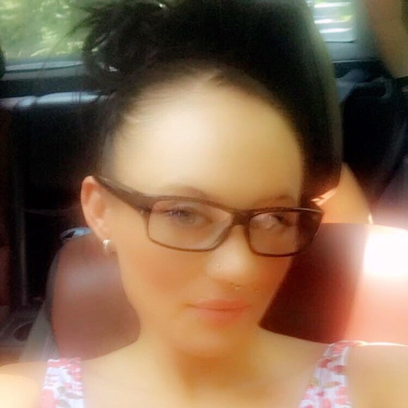 Meet your Posher, Tabitha - Picture 3 of 3